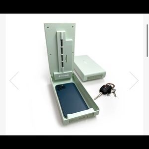 UV Sanitizer - New in Box Mint color